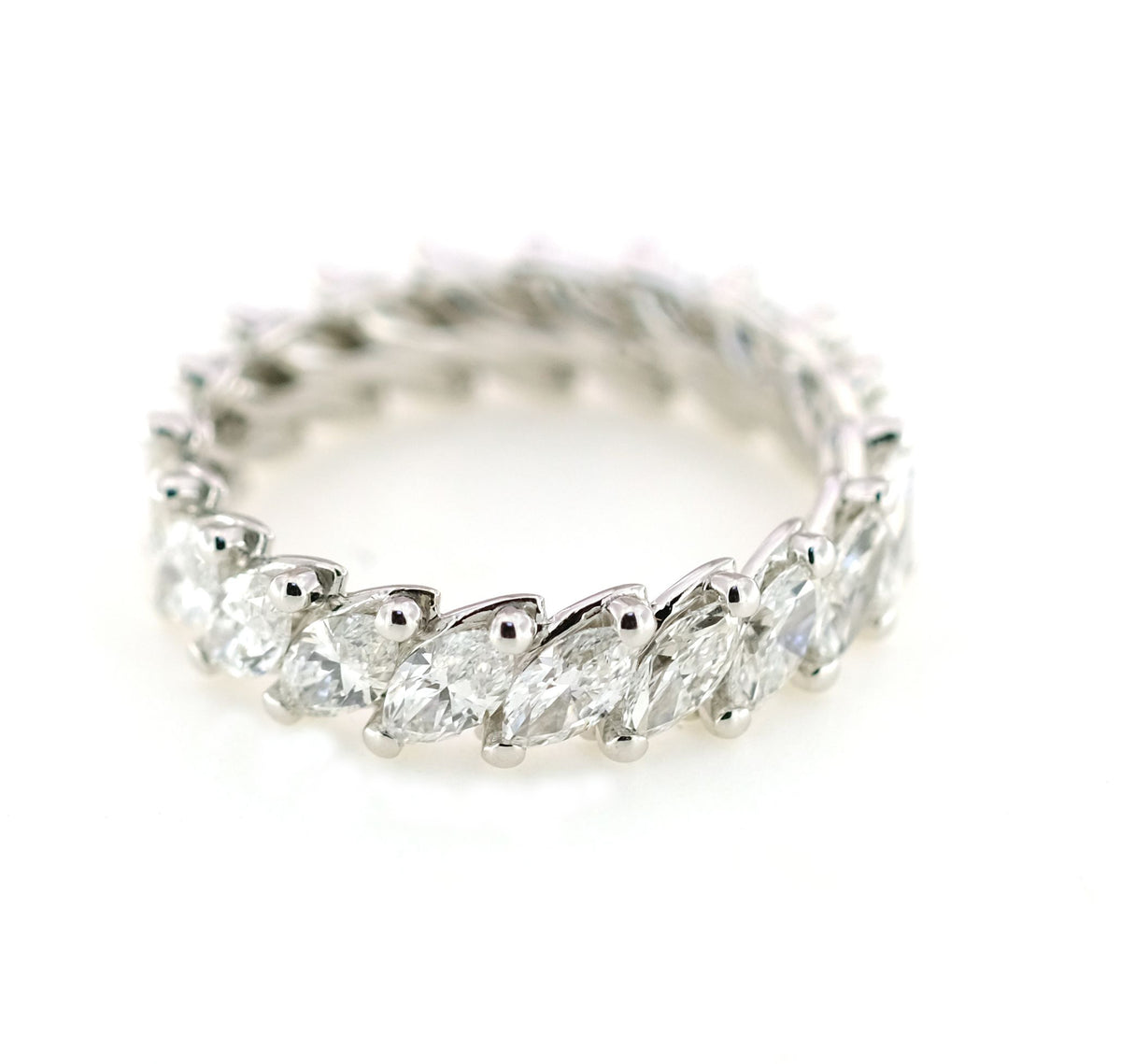 Anello Eternity Navette